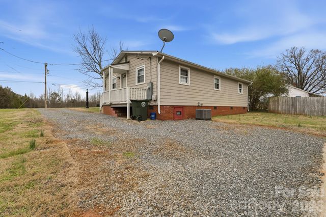 736 E 11th Street, Newton, NC 28658