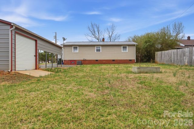 736 E 11th Street, Newton, NC 28658