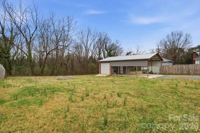 736 E 11th Street, Newton, NC 28658