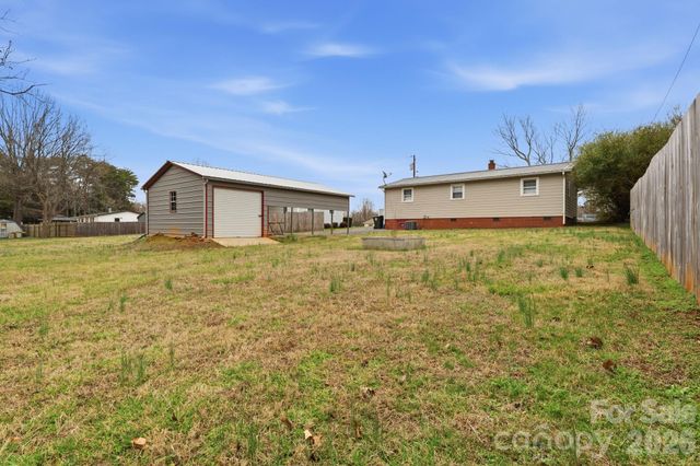 736 E 11th Street, Newton, NC 28658