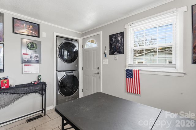 736 E 11th Street, Newton, NC 28658