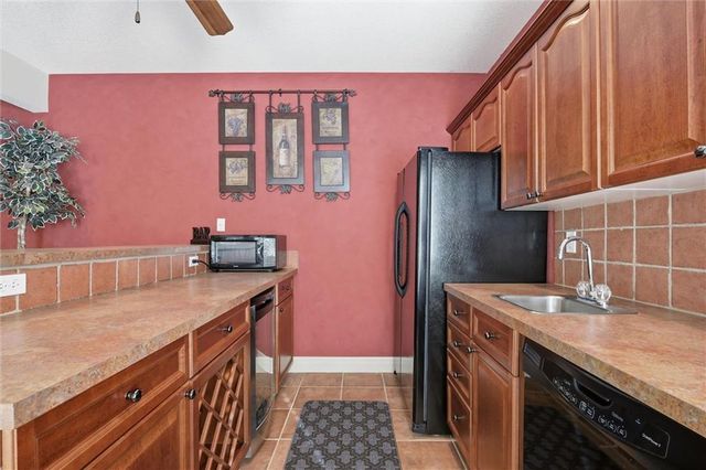 11813 S Hallet Street, Olathe, KS 66062