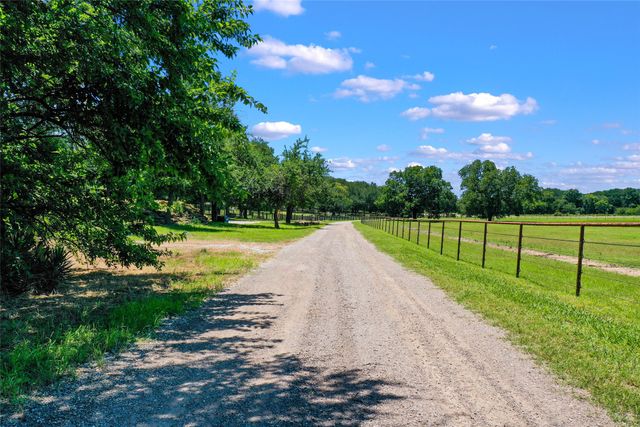 1750 S Fm 372, Gainesville, TX 76240