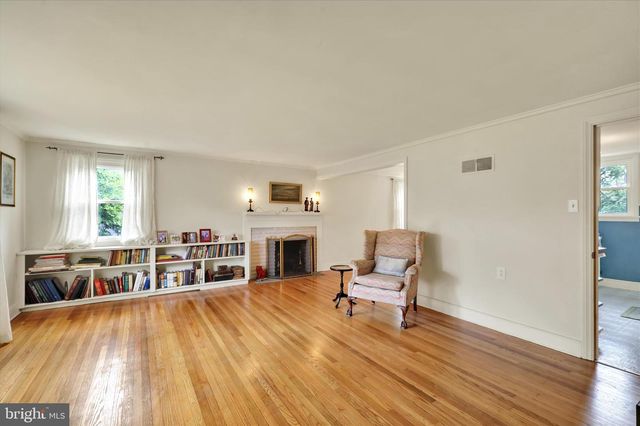 36 PEACOCK DR, Lancaster, PA 17601