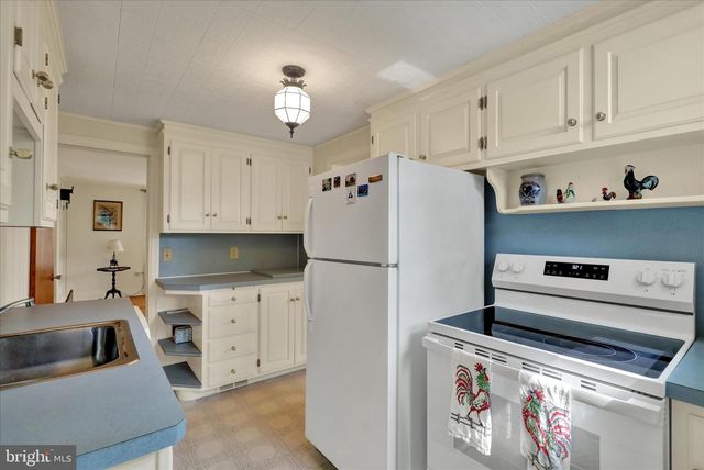 36 PEACOCK DR, Lancaster, PA 17601