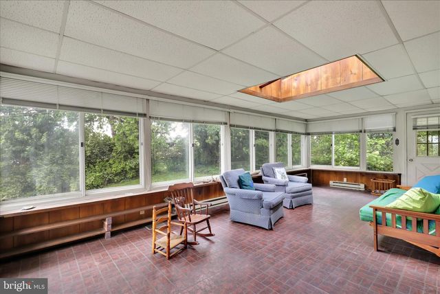 36 PEACOCK DR, Lancaster, PA 17601