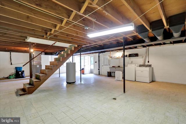 36 PEACOCK DR, Lancaster, PA 17601