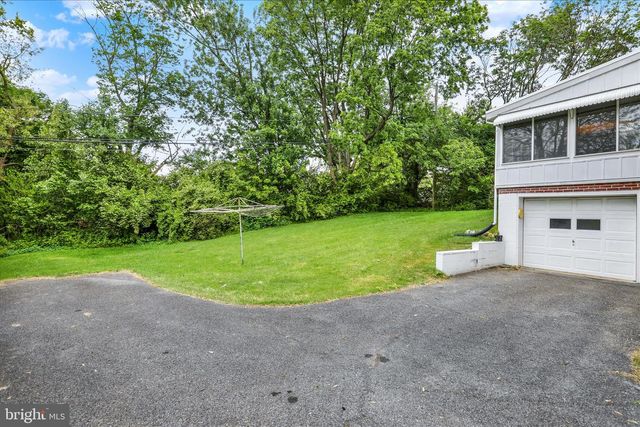 36 PEACOCK DR, Lancaster, PA 17601