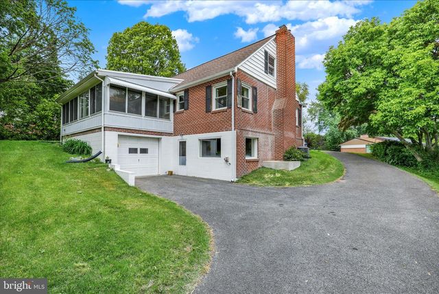 36 PEACOCK DR, Lancaster, PA 17601
