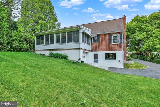 36 PEACOCK DR, Lancaster, PA 17601
