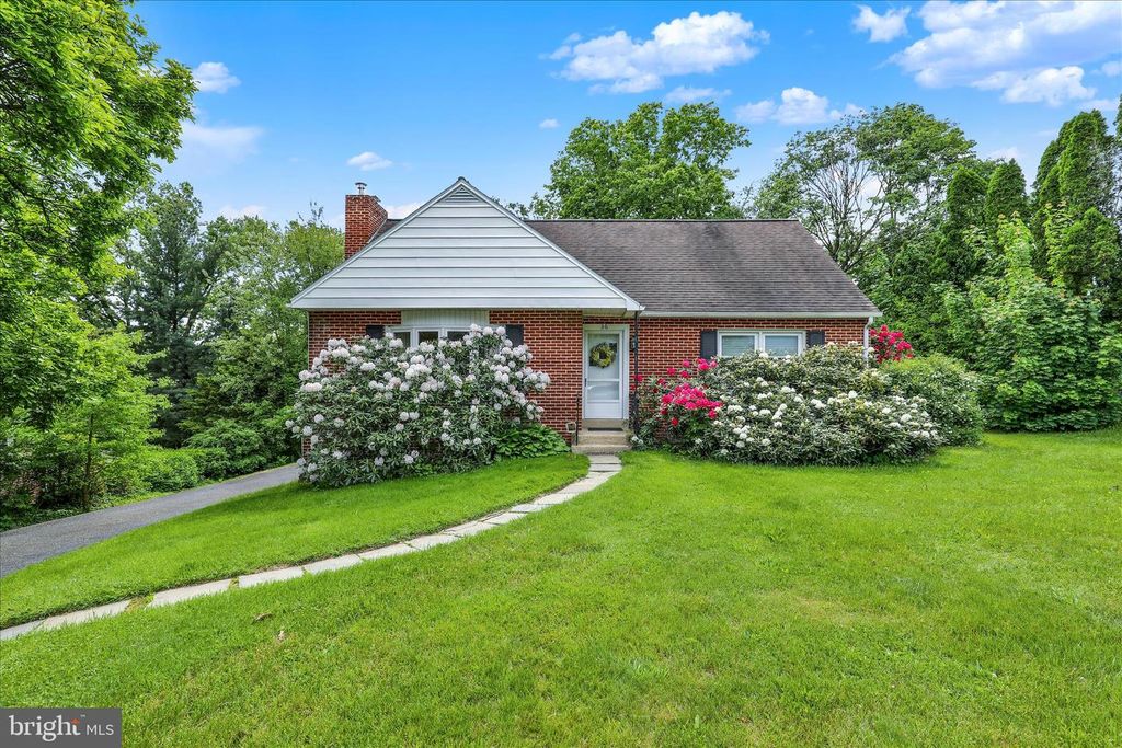 36 PEACOCK DR, Lancaster, PA 17601