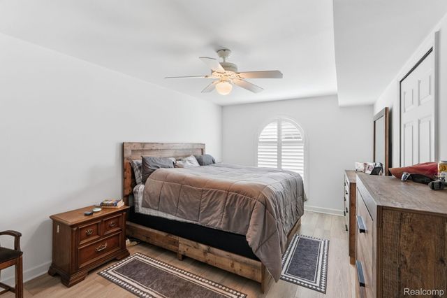 37810 Jefferson Avenue, Harrison Charter Township, MI 48045