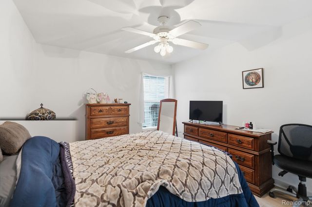 37810 Jefferson Avenue, Harrison Charter Township, MI 48045