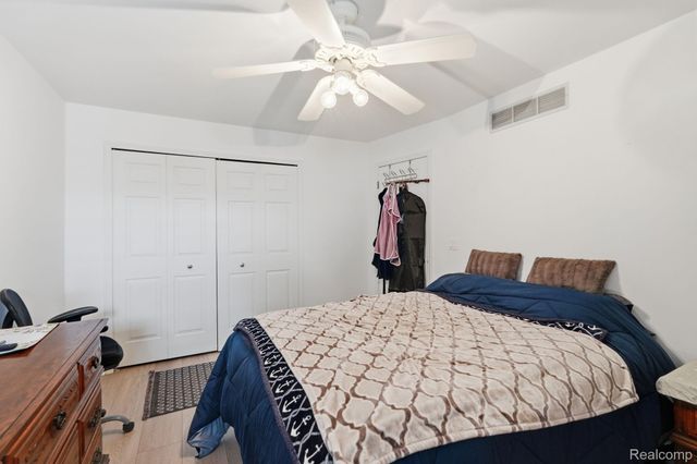 37810 Jefferson Avenue, Harrison Charter Township, MI 48045