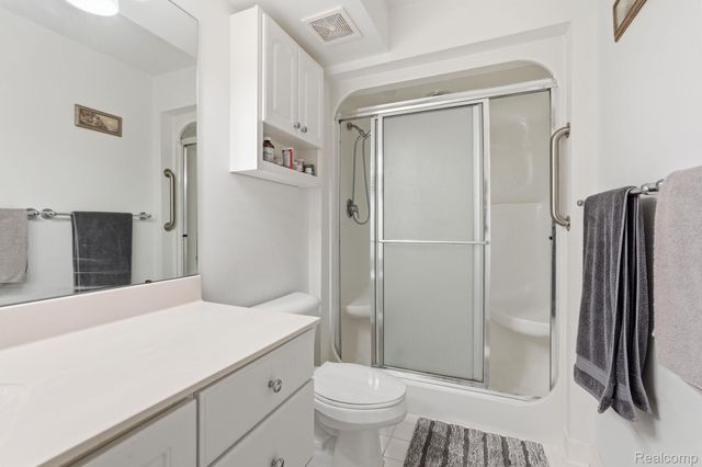 37810 Jefferson Avenue, Harrison Charter Township, MI 48045