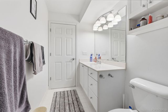 37810 Jefferson Avenue, Harrison Charter Township, MI 48045