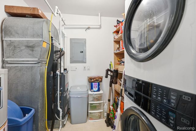 37810 Jefferson Avenue, Harrison Charter Township, MI 48045