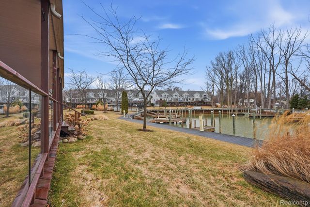 37810 Jefferson Avenue, Harrison Charter Township, MI 48045