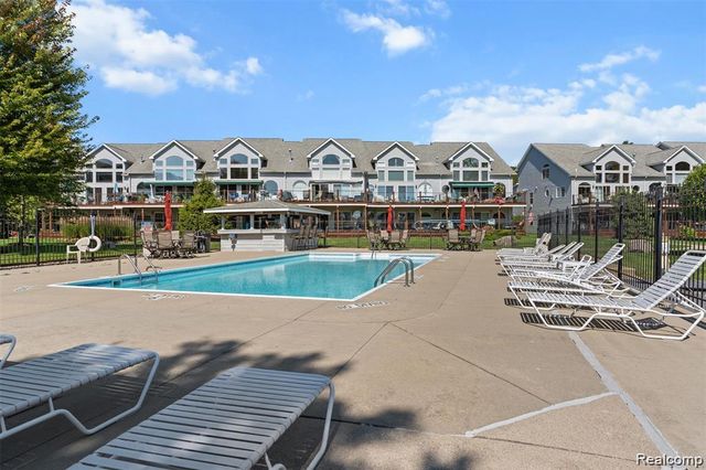 37810 Jefferson Avenue, Harrison Charter Township, MI 48045