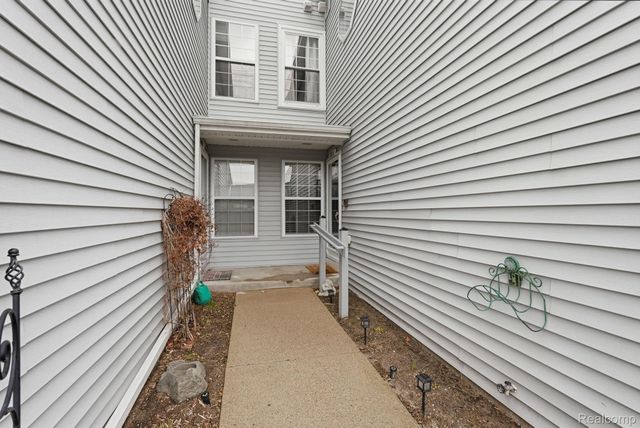 37810 Jefferson Avenue, Harrison Charter Township, MI 48045