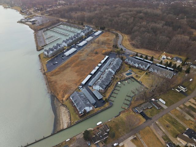 37810 Jefferson Avenue, Harrison Charter Township, MI 48045