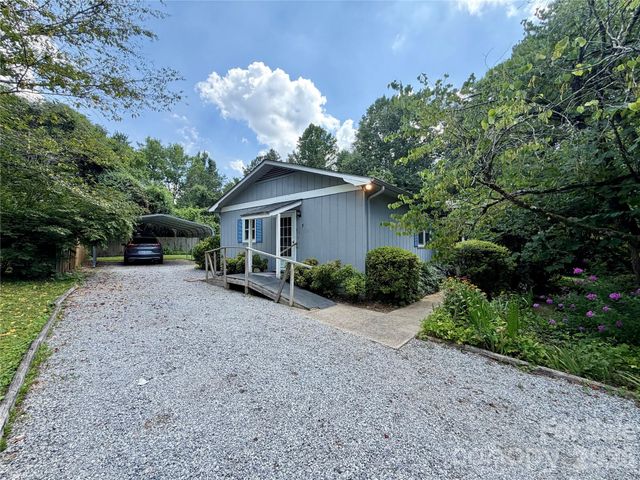 5 Dewberry Drive, Hendersonville, NC 28792