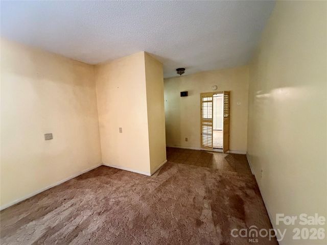 5 Dewberry Drive, Hendersonville, NC 28792