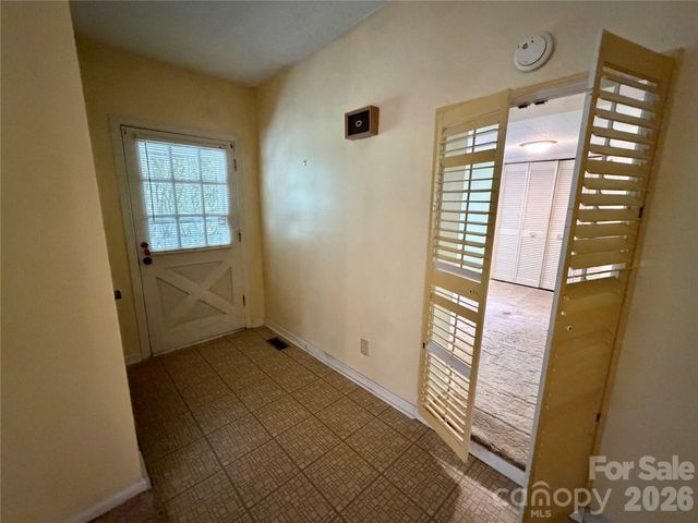 5 Dewberry Drive, Hendersonville, NC 28792