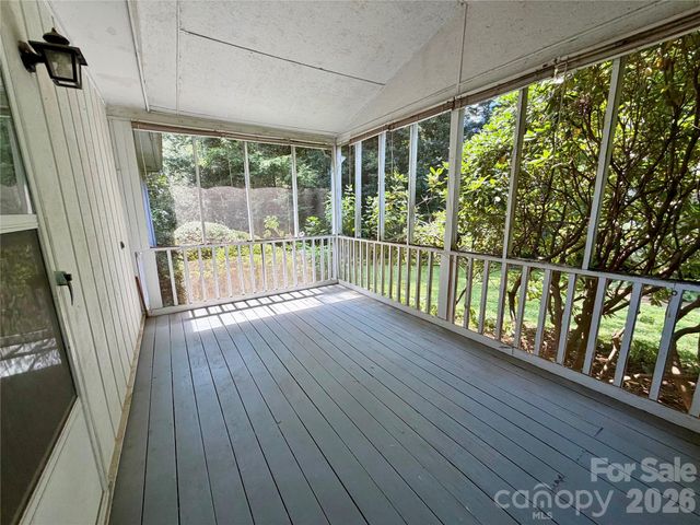 5 Dewberry Drive, Hendersonville, NC 28792