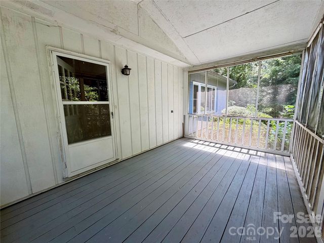 5 Dewberry Drive, Hendersonville, NC 28792