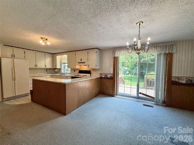 5 Dewberry Drive, Hendersonville, NC 28792