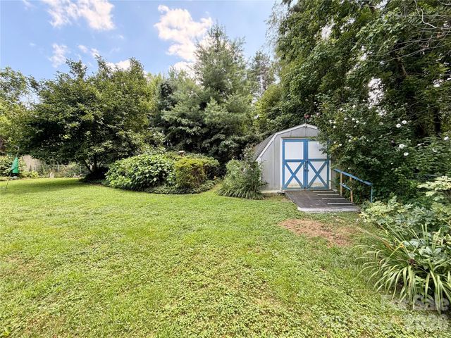 5 Dewberry Drive, Hendersonville, NC 28792