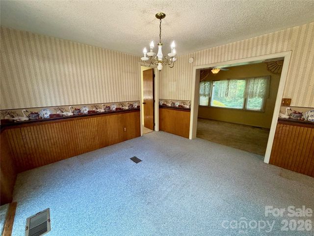 5 Dewberry Drive, Hendersonville, NC 28792