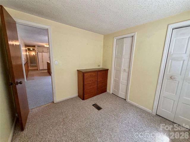 5 Dewberry Drive, Hendersonville, NC 28792