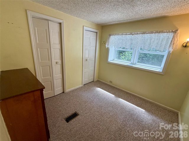 5 Dewberry Drive, Hendersonville, NC 28792