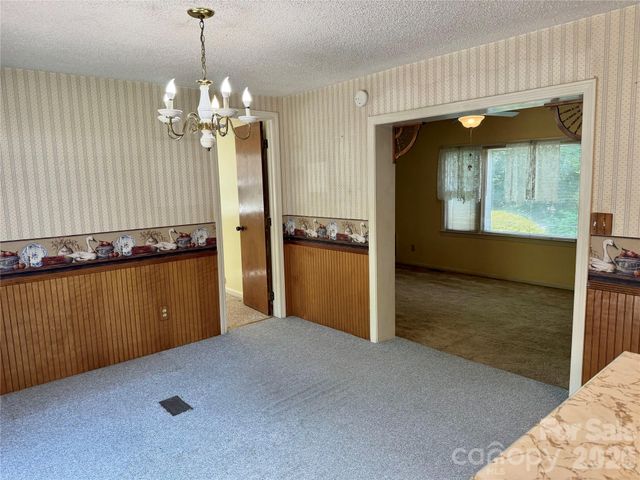 5 Dewberry Drive, Hendersonville, NC 28792
