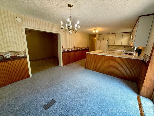5 Dewberry Drive, Hendersonville, NC 28792