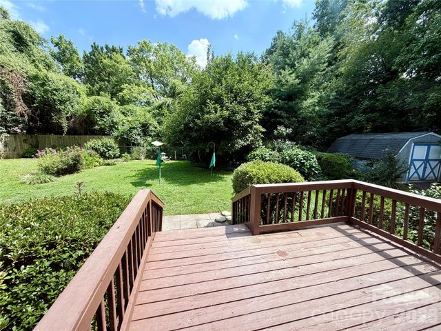 5 Dewberry Drive, Hendersonville, NC 28792
