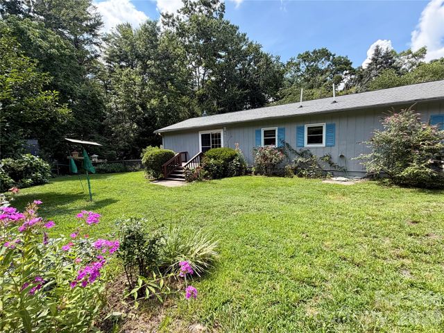 5 Dewberry Drive, Hendersonville, NC 28792