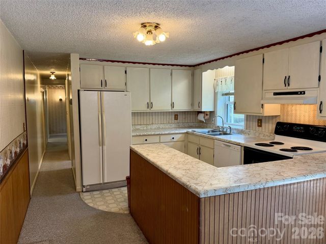 5 Dewberry Drive, Hendersonville, NC 28792
