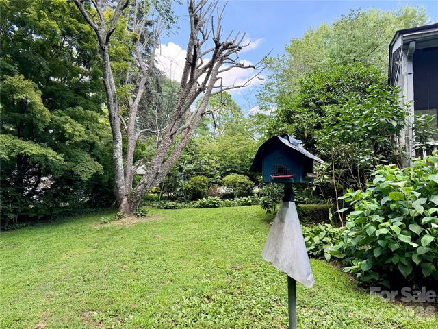 5 Dewberry Drive, Hendersonville, NC 28792