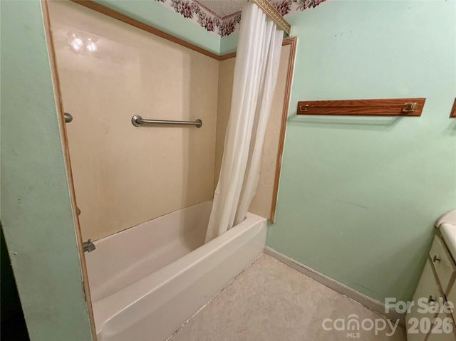 5 Dewberry Drive, Hendersonville, NC 28792