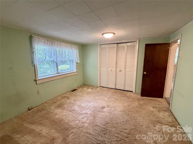 5 Dewberry Drive, Hendersonville, NC 28792
