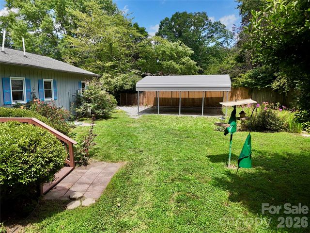 5 Dewberry Drive, Hendersonville, NC 28792