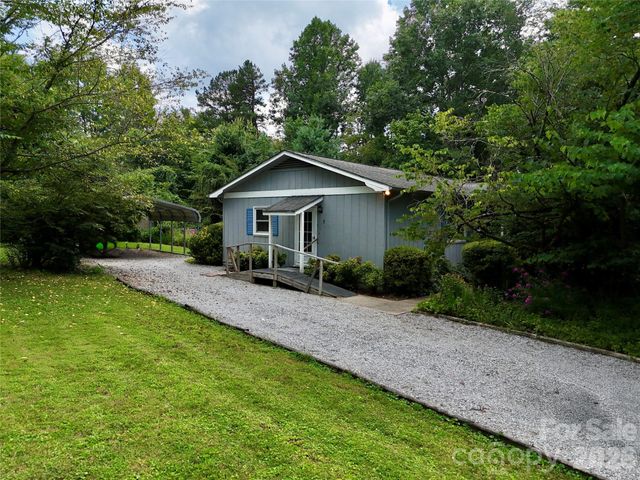 5 Dewberry Drive, Hendersonville, NC 28792