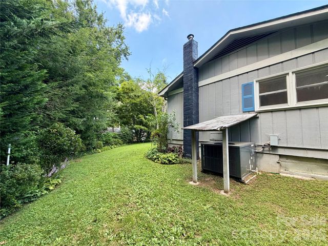 5 Dewberry Drive, Hendersonville, NC 28792