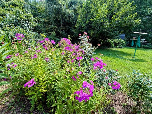 5 Dewberry Drive, Hendersonville, NC 28792
