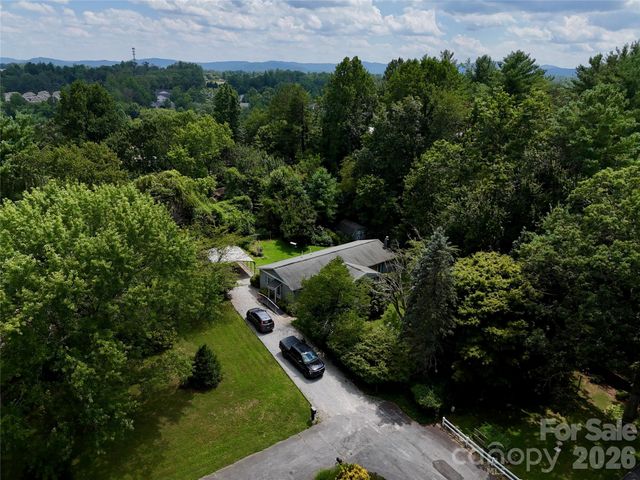5 Dewberry Drive, Hendersonville, NC 28792