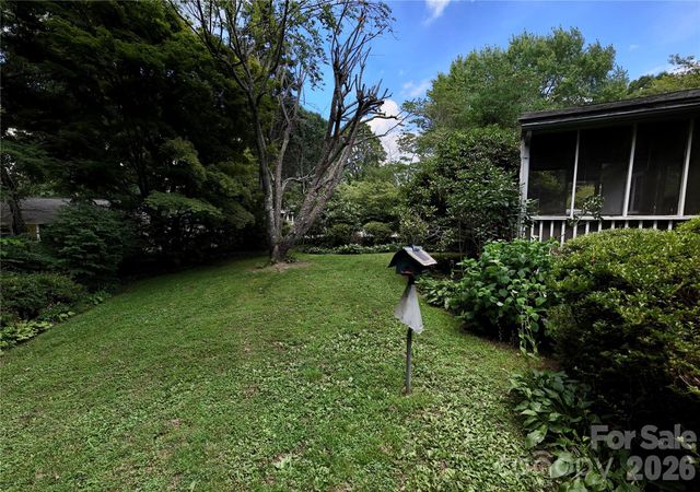 5 Dewberry Drive, Hendersonville, NC 28792