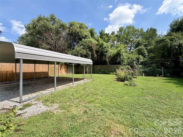 5 Dewberry Drive, Hendersonville, NC 28792